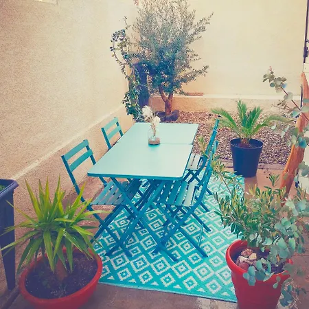Lamarobile Avec Jardin Et Terrasse Proche Des Grands Buffets, Du Centre Et De La Gare