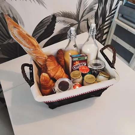 Lamarobile Avec Jardin Et Terrasse Proche Des Grands Buffets, Du Centre Et De La Gare Holiday home *